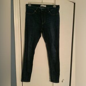 Abercrombie & Fitch The Jean Legging Mid Rise Size 6 short.
